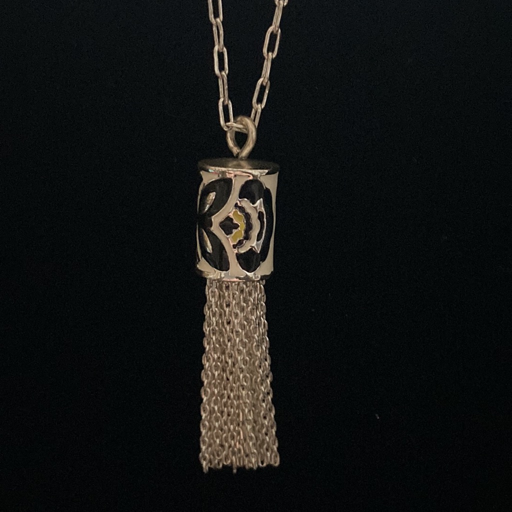 220 Vera Bradley Fanfare Tassel Pendant Necklace 14$